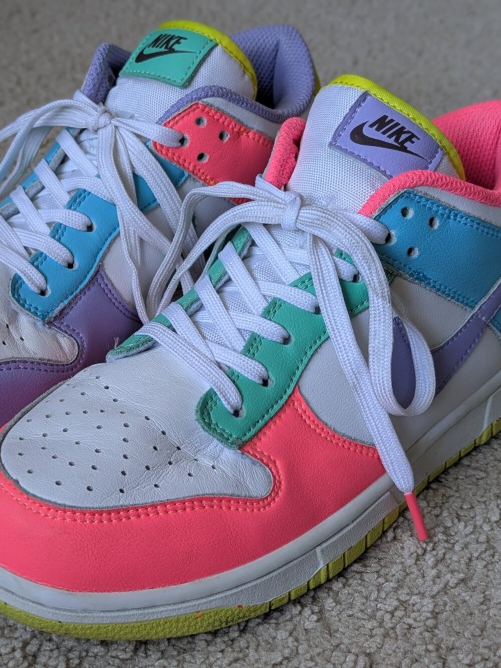 Nike Dunk Low SE 'Easter Candy' Sneakers (men's 7/women's 8.5)
